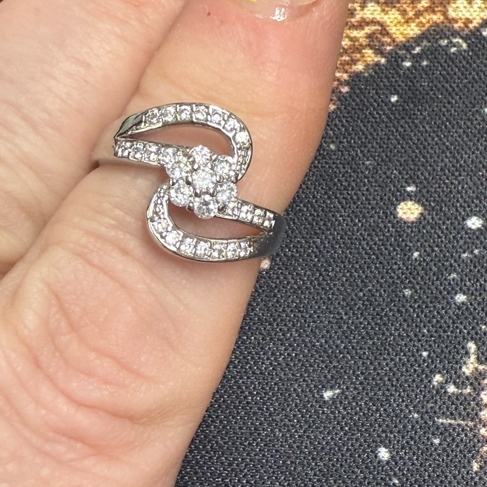 Pretty Bird Elegant Silver Ring with Sparkling Accents